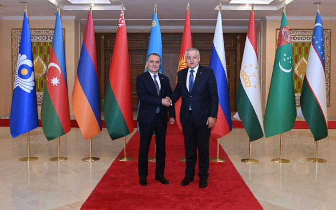 Ceyhun Bayramov tacikistanlı həmkarı ilə görüşüb