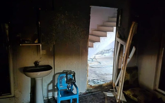 Üçmərtəbəli evdə yanğın olub, bir uşaq ölüb, 12 nəfər yaralanıb