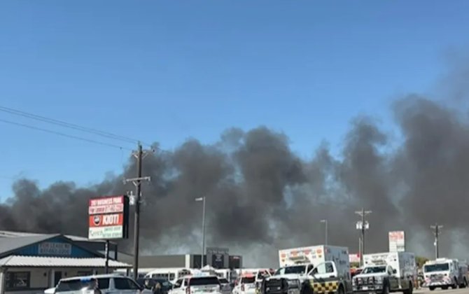 В США самолет упал рядом с аэродромом и вызвал крупное возгорание-ВИДЕО