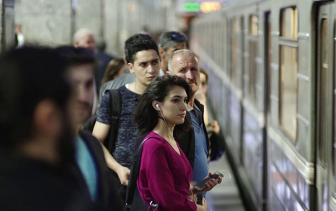 Bakı metrosunda ölən sərnişinin kimliyi məlum oldu