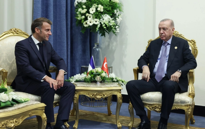 Ərdoğan Misirdə Makronla görüşüb