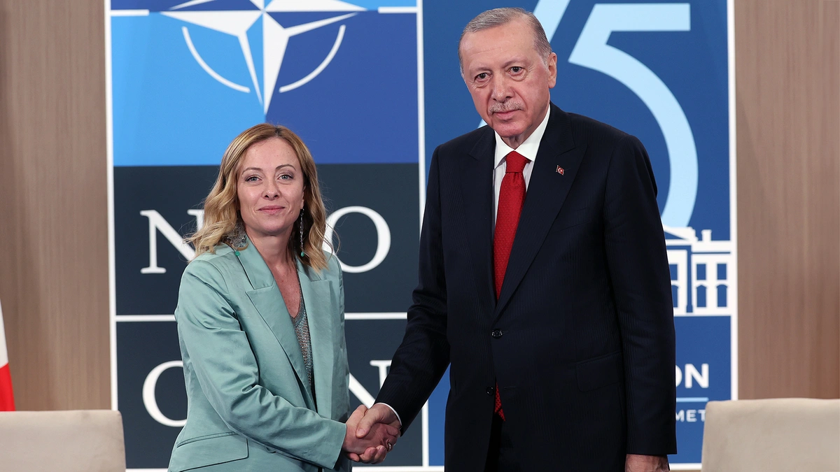 Ərdoğan İtaliyanın Baş nazirinə siqareti tərgirməyi tövsiyə edib - VİDEO