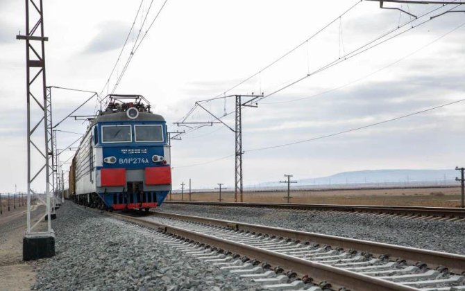 В Товузе поезд сбил выбежавшего на пути человека
