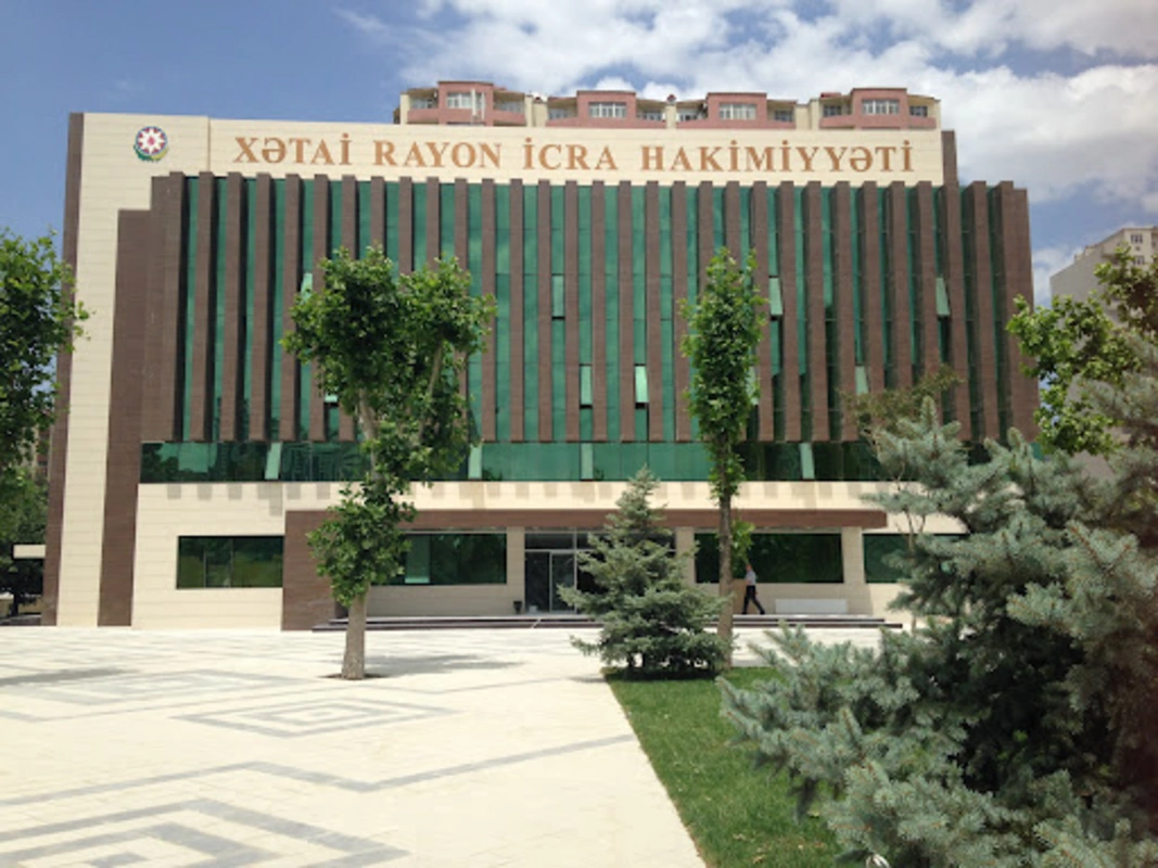 Qazinin torpaq sahəsində yol salıblar: 