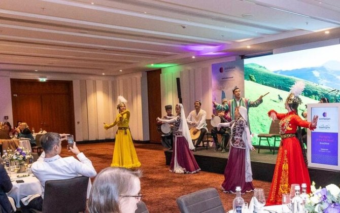 Azərbaycan və Özbəkistan İpək Yolu irsini Avropada nümayiş etdirir - FOTO