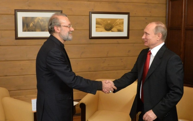 Laricani Putinlə görüşüb, Xameneinin mesajını çatdırıb