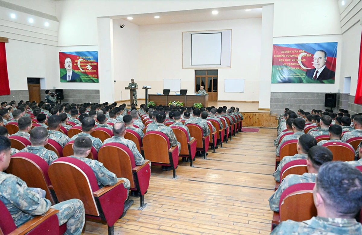 Zakir Həsənov ordunun təminatı və döyüş hazırlığını yoxlayıb - FOTO