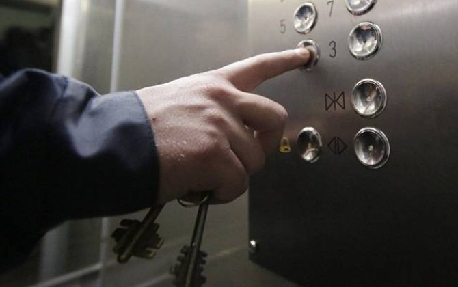 Bakıda liftdə köməksiz vəziyyətdə qalan şəxs xilas edildi
