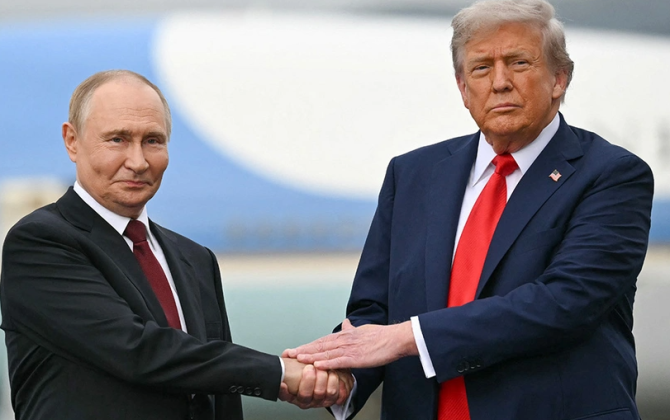 Putin-Tramp görüşünə hazırlıq dayandırılıb