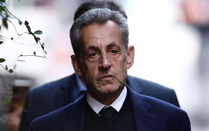 Sarkozi həbsxanada kitab yazmağa başlayıb