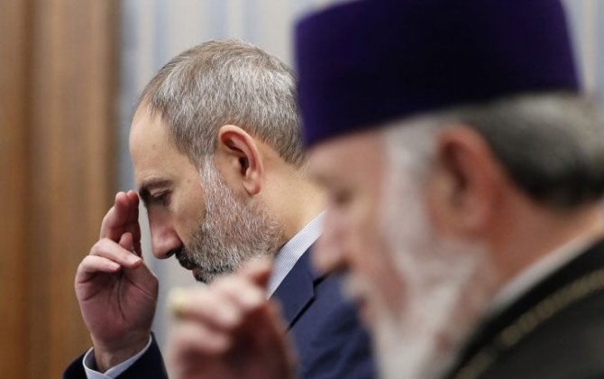 Paşinyan II Qareginin bir qrup şəxslə erməni kilsəsini ələ keçirdiyini bildirib