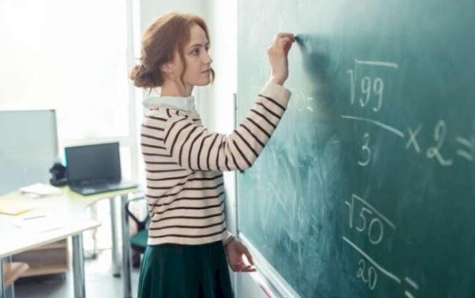 Больше 6 000 учителей получат надбавку к зарплате в размере 35%