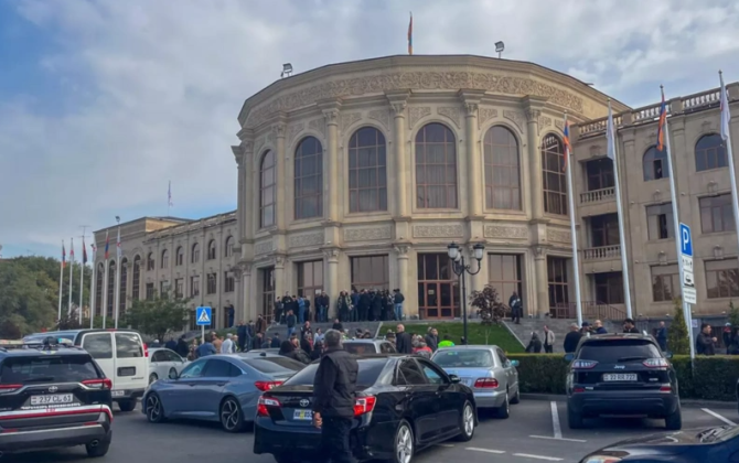 Ermənistanda etiraz aksiyalarından sonra daha bir neçə nəfər saxlanılıb