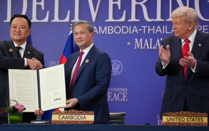 Tramp Kamboca və Tailandla ticarət və mineral sazişləri imzalayıb