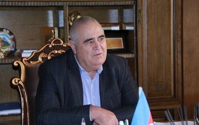 Şərurlu İsfəndiyar Elman Nəsirovun qızına ev verir - VİDEO