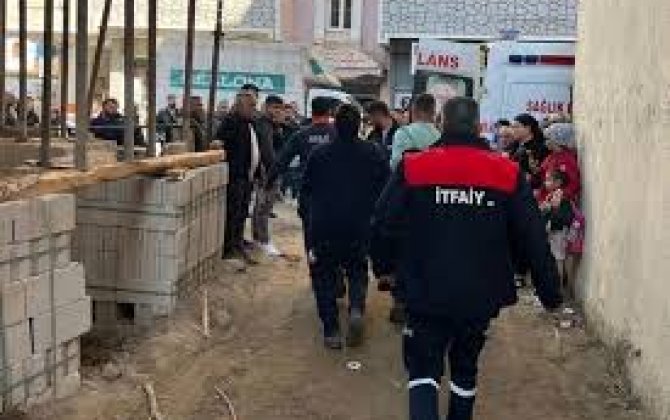 В Турции двое азербайджанских рабочих упали в шахту лифта, есть погибший