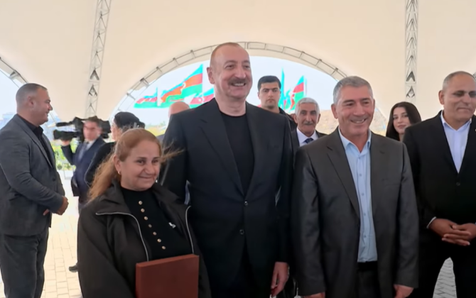 “Cənab Prezident, oğlum əsgərdir, tapşırdı ki, şəkil çəkdirək” - VİDEO