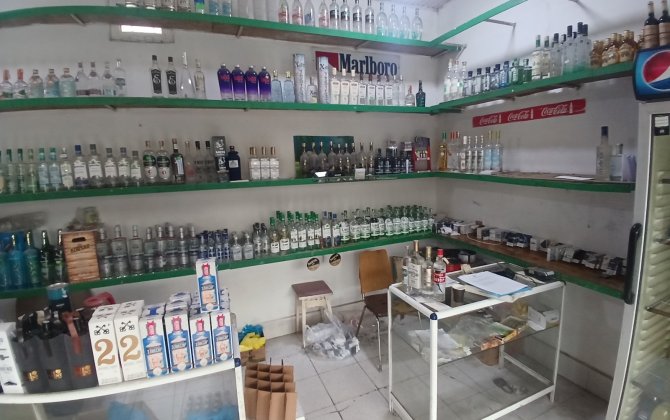 В Лянкяране запретили продавать водку с логотипом на русском языке