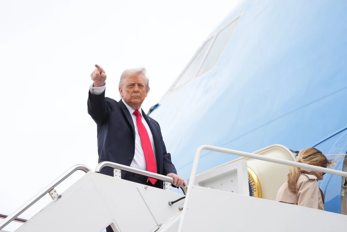 Вице-президент США рассказал о привычке Трампа будить всех в самолете