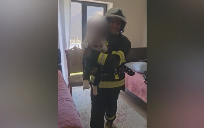 Kəlbəcərdə evdə köməksiz qalan azyaşlı belə xilas edildi - VİDEO