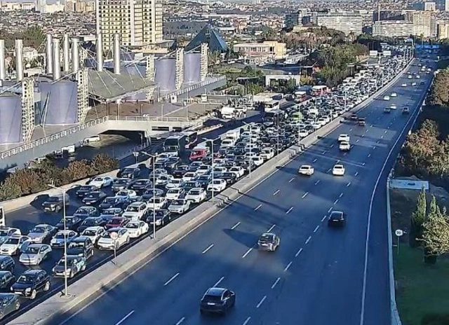 Paytaxtın bu küçələrində sıxlıq var - SİYAHI