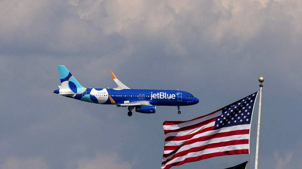 В США 15 человек пострадали при вынужденной посадке самолета из-за турбулентности