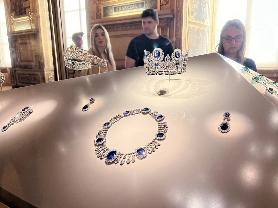 Luvrdan oğurlanmış qiymətli əşyaların kimə satılmaq istənildiyi açıqlandı