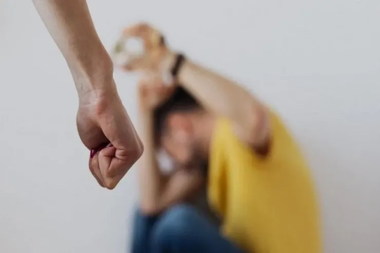 Tovuzda bacı qardaşını döyüb dişlərini tökdü