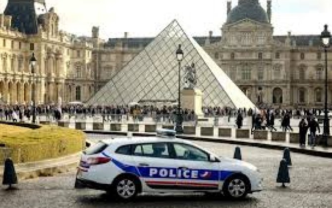 Двум из пяти задержанных по делу об ограблении Лувра предъявлены обвинения