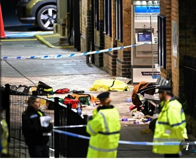 В поезде в Англии произошло нападение с ножом на пассажиров: жизни девяти под угрозой-ФОТО