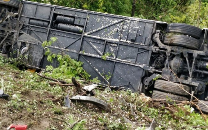 Ermənistanda avtobus aşıb, 18 nəfər xəsarət alıb