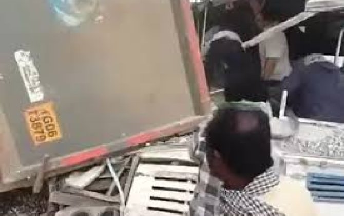 В ДТП с автобусом и грузовиком в Индии погибли не менее 24 человек