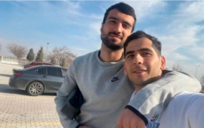 “Saçlarımı da ona görə sarıya boyamışdım...” - Mahir Emreli