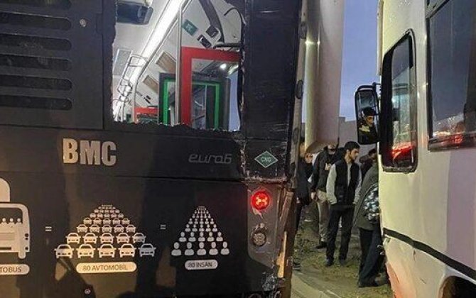 Bakıda avtobuslar toqquşdu - Yaralananlar var - VİDEO