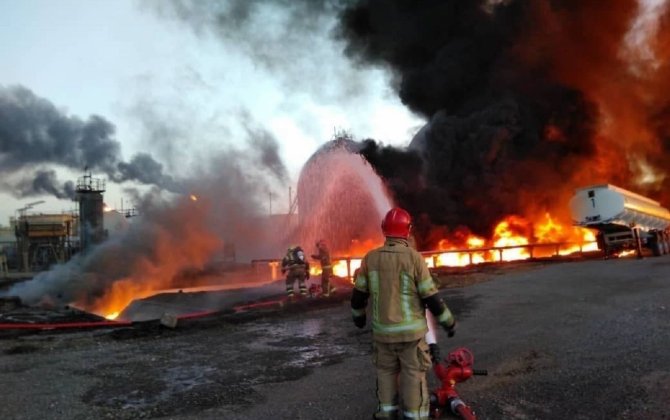 В Иране вспыхнул сильный пожар на НПЗ