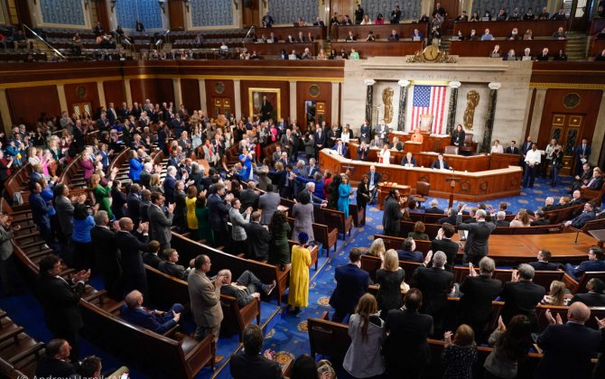 СМИ: В США обсуждают возобновление работы правительства до декабря-января