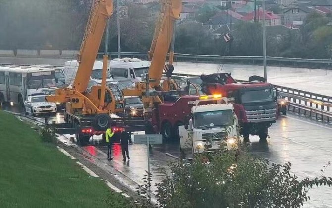 Zığ şosesində nasaz yük avtomobili sıxlığa səbəb oldu - FOTO