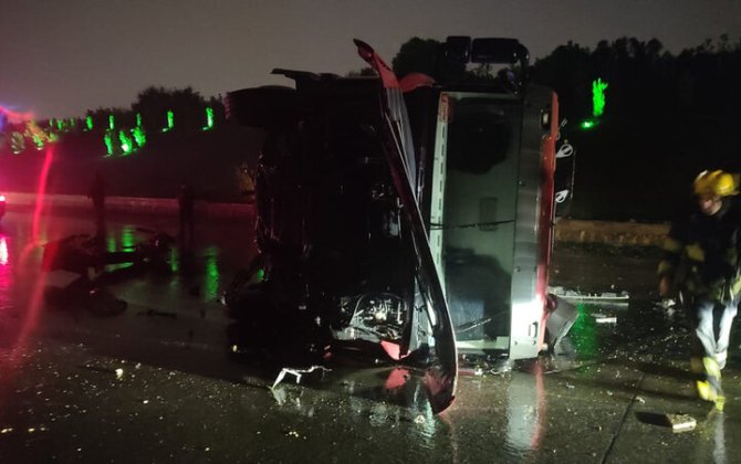 Bakı magistralında evakuator aşdı - VİDEO