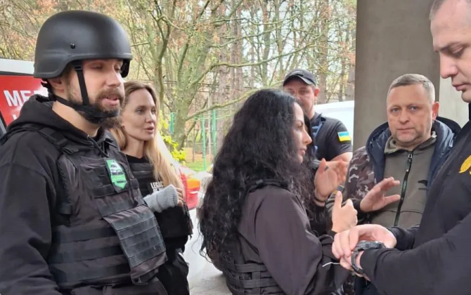 Dünya şöhrətli aktrisa Ukrayna sərhədini piyada keçdi...-İnsident yaşandı...-