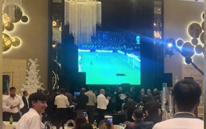 Toyda futbola baxdılar - VİDEO