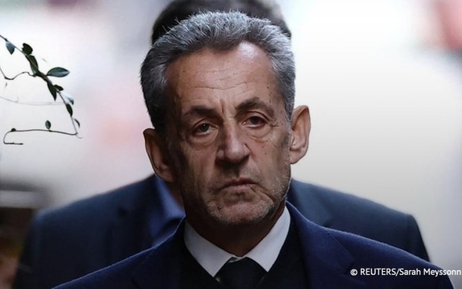 Саркози не ест тюремную пищу из опасения, что в неё могли плюнуть