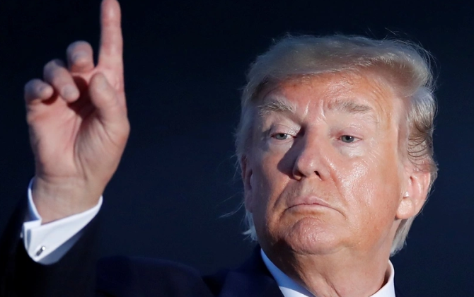 Tramp İrana qarşı sanksiyaların müddətini bir il artırıb