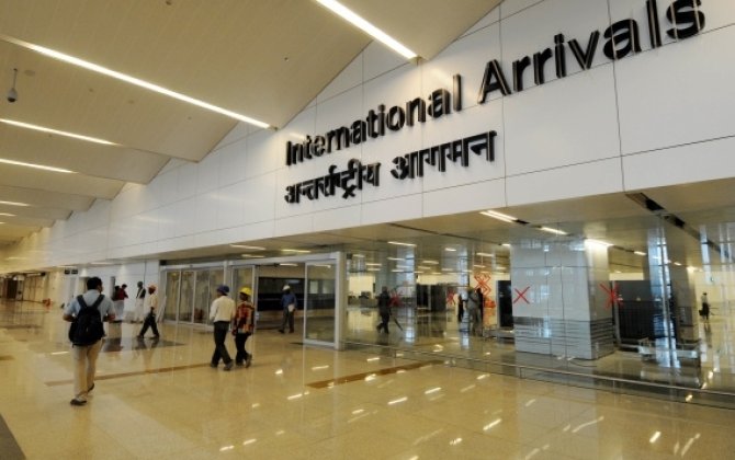 В аэропорту Нью-Дели задержали более 100 рейсов