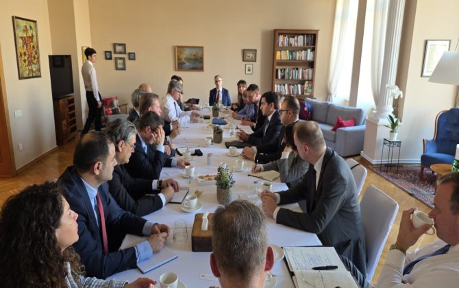 Hikmət Hacıyev NATO nümayəndə heyəti ilə sülh gündəliyini müzakirə edib - FOTO