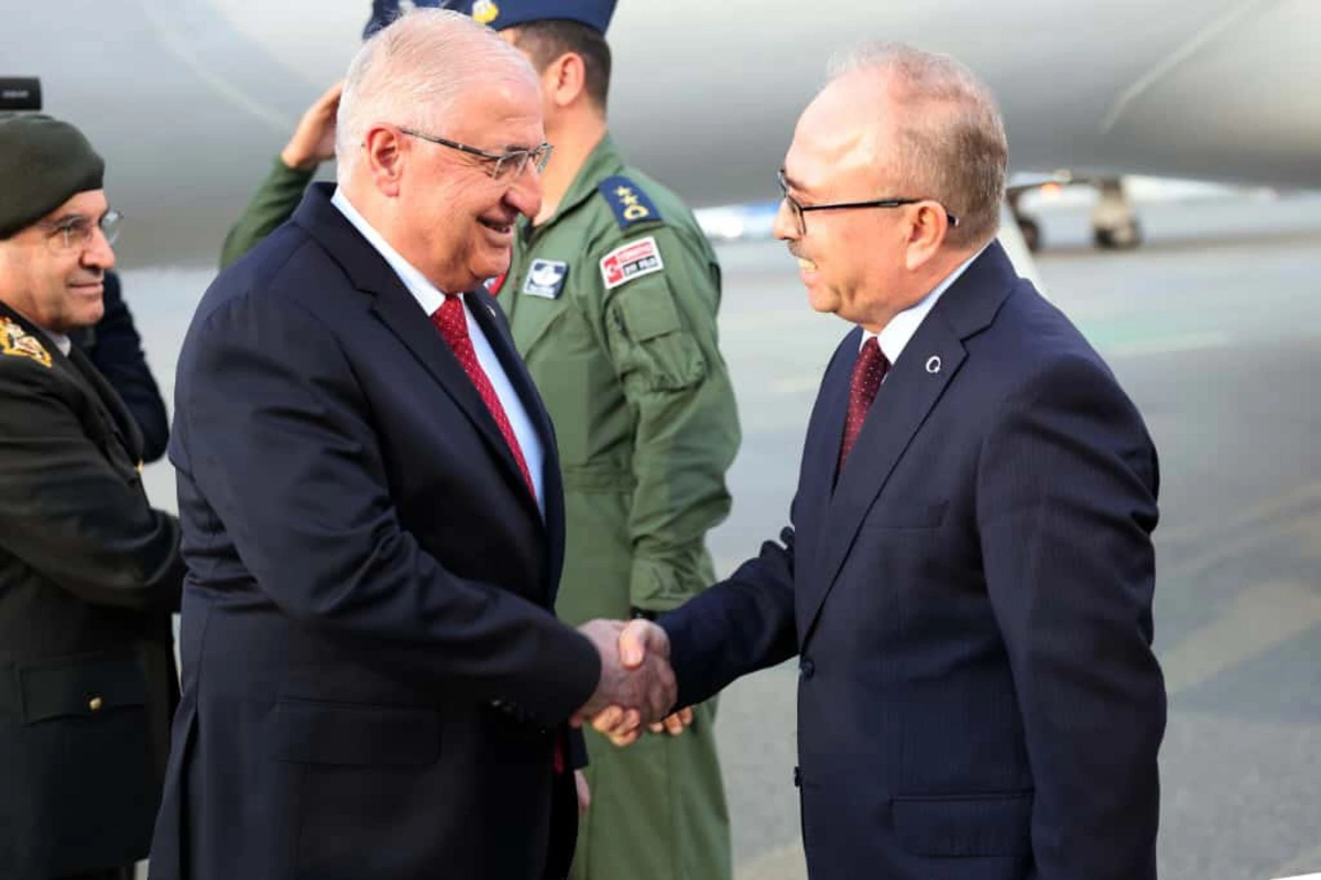 Министр обороны Турции прибыл в Азербайджан