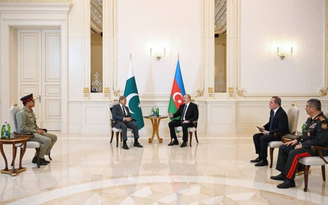 Состоялась встреча Президента Ильхама Алиева с премьер-министром Пакистана в узком составе