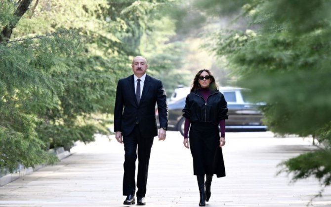 Президент и первая леди посетили могилу великого лидера Гейдара Алиева-ФОТО