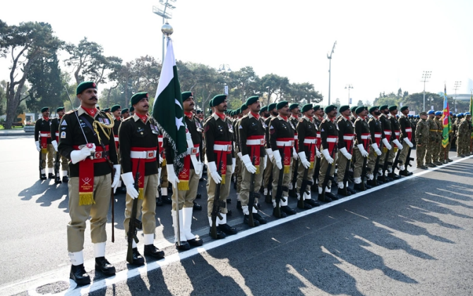 Pakistan hərbçiləri Bakıda paradda keçid edib