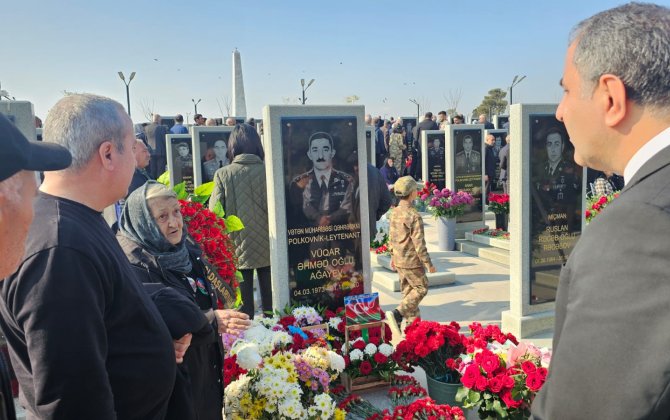 Ədalət Partiyası Zəfər Günü münasibətilə II Fəxri Xiyabanı ziyarət etdi