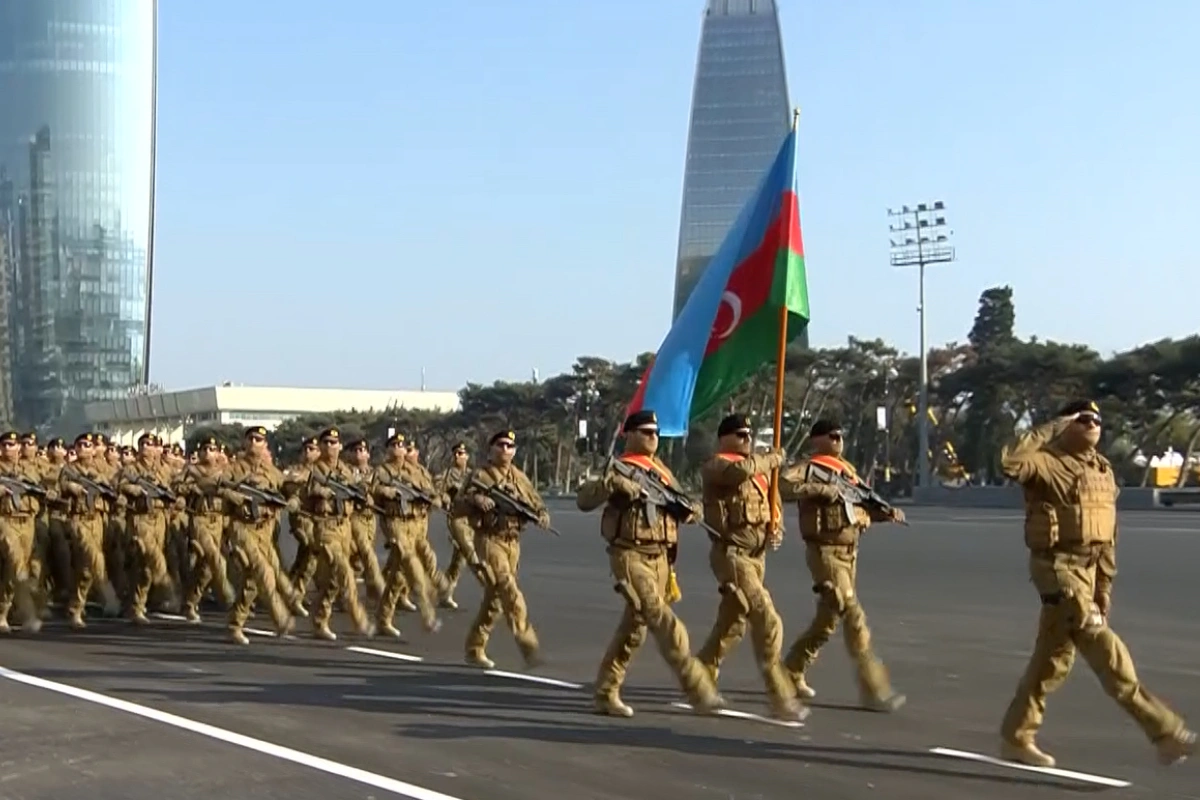 Xüsusi Dövlət Mühafizə Xidmətinin hərbçilərinin paraddan keçidi